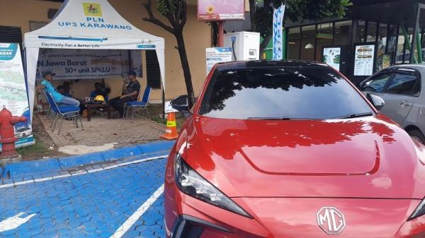 Manggala pemilik mobil listrik (Foto: Ravie Wardani)