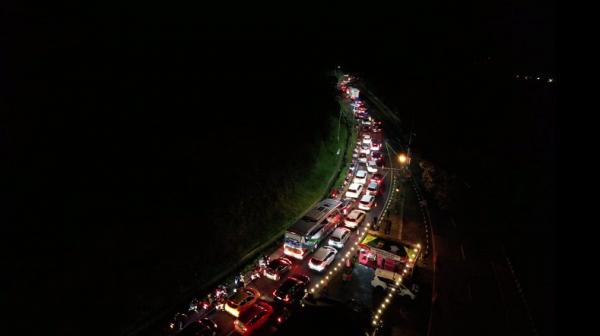 Jalur Gentong Arah Bandung Macet, Lalin Dialihkan ke Singaparna 