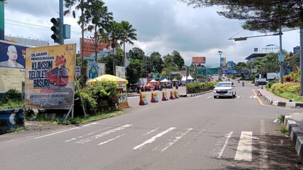 Lalin Jalur Puncak One Way Arah Jakarta Siang Ini