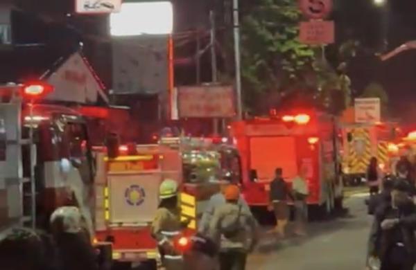 Toko Frame di Mampang Terbakar, Arus Lalin dari Kapten Tendean Ditutup Sementara