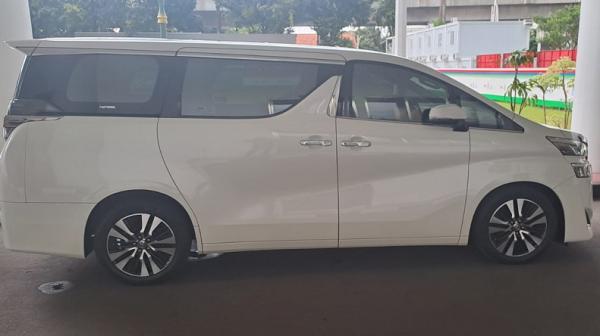 Kejagung menyita mobil Lexus dan Vellfire milik Harvey Moeis terkait kasus dugaan korupsi timah. (Foto: Kejagung)