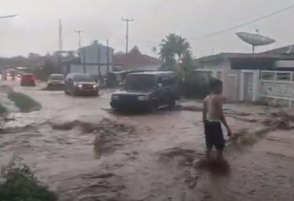 Banjir Bandang Rendam Puluhan Rumah di Kerinci hingga Lumpuhkan Jalan Nasional<