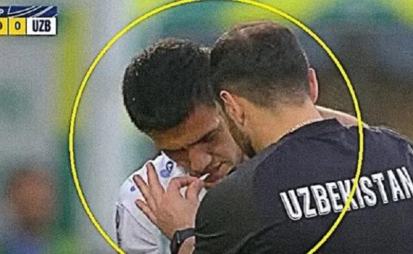 Viral pemain Uzbekistan menghirup benda misterius saat melawan Indonesia di semifinal Piala Asia U-23 2024. (Foto: The Thao)