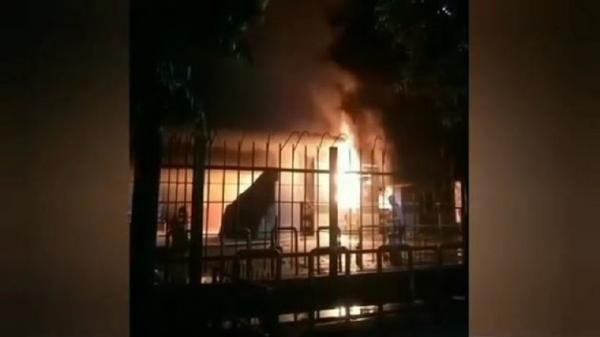 Kebakaran di Rabinza Mal Lebak, Kobaran Api Muncul dari Toko Roti<