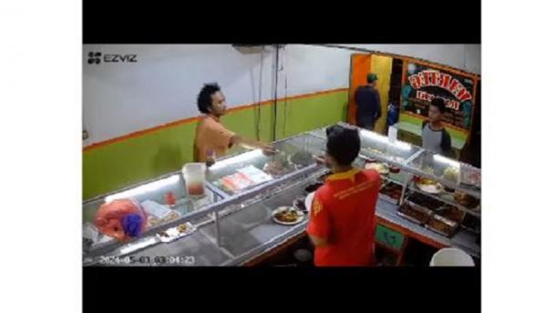 Polisi Tangkap Pria Bayar Makan Seenaknya di Warteg Tanah Abang