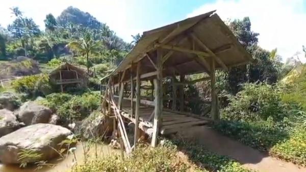 Kampung unik di pelosok Kabupaten Tasikmalaya, Jawa Barat, yakni Kampung Leuwileutak yang dijuluki Kampung Mati. (Foto" Asep Juhariyono).