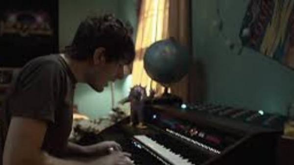 Makna Lagu Fireflies - Owl City yang Viral di Instagram dan TikTok 