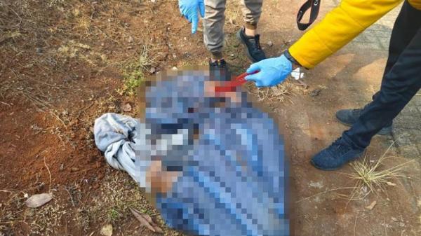 Polisi mengungkap motif pembunuhan pria yang mayatnya ditemukan terbungkus sarung di Pamulang. (Foto: Hambali)