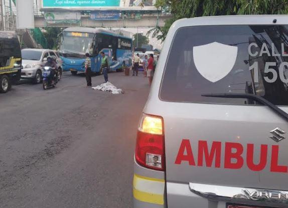 Kecelakaan di Semarang, Pemotor Tewas usai Jatuh Hindari Jalan Bergelombang<