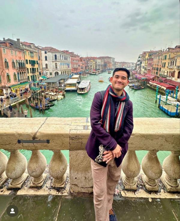 Tampil Formal Dalam Blazer Ungu