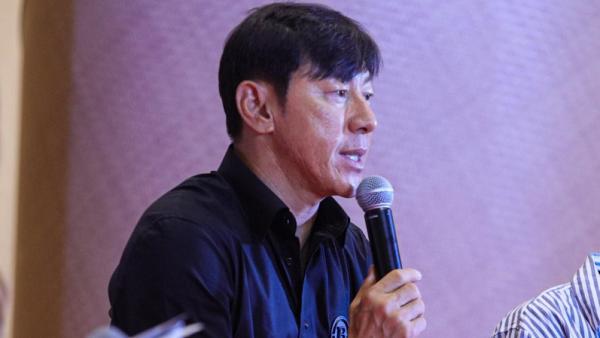 Pelatih Timnas Indonesia, Shin Tae Yong ditanya jagokan Arsenal atau Manchester City untuk juara Liga Inggris (Foto: Aldhi Chandra)