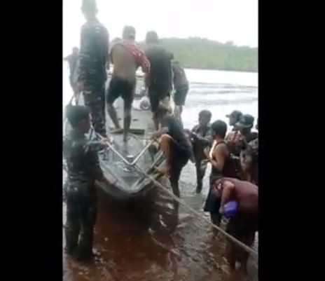 Belasan PMI ilegal asal Lombok NTB dibuang tekong di laut perairan Batam. (Foto: iNews)