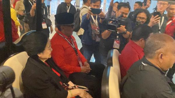 Megawati tiba di arena Rakernas PDIP (foto: MPI)