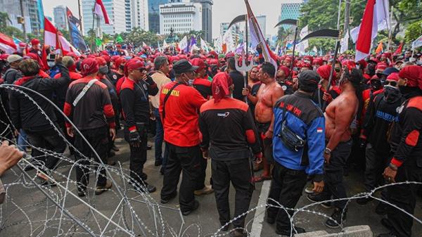 Buruh Gelar Aksi Tolak Tapera di Depan Istana Negara