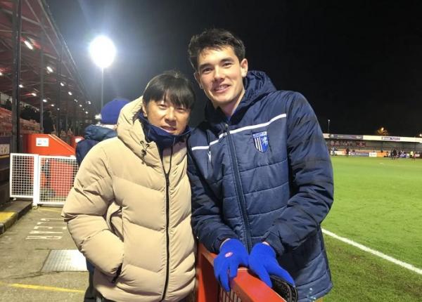 Shin Tae-yong Elkan Baggott Pelatih Timnas Indonesia Shin Tae-yong (kiri) saat masih akrab dengan Elkan Baggott. (Foto: Instagram @shintaeyong7777)