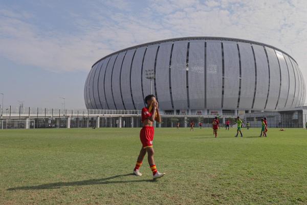 Jakpro selalu siap menggelar event sportainment tingkat nasional maupun internasional di Stadion JIS, demi menyukseskan olahraga di Tanah Air, khususnya sepak bola. (Foto. dok iNews Media Group/Aldhi Chandra Setiawan).