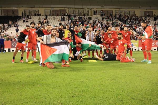 Timnas Palestina Para pemain Timnas Palestina merayakan sukses lolos ke putaran ketiga Kualifikasi Piala Dunia 2026 usai menahan imbang Lebanon 0-0 di Stadion Jassim bin Hamad, Doha, Qatar, Kamis (6/6/2024), (Foto: Instagram @pfa.ps1)
