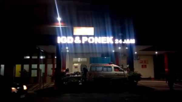 Polwan KDRT suami di asrama polisi Mojokerto Korban KDRT di asrama polisi Mojokerto dirawat di Rumah Sakit (RS) Dokter Wahidin Sudiro Husodo karena luka bakar hingga 90 persen. (Foto: Sholahudin).