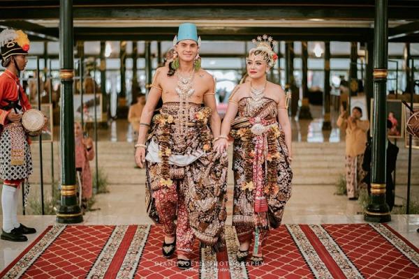 Amanda dan Rontini menikah di Royal Ambarrukmo, Yogyakarta, 27 Oktober 2023. (Foto: Instagram @christian_rontini18)