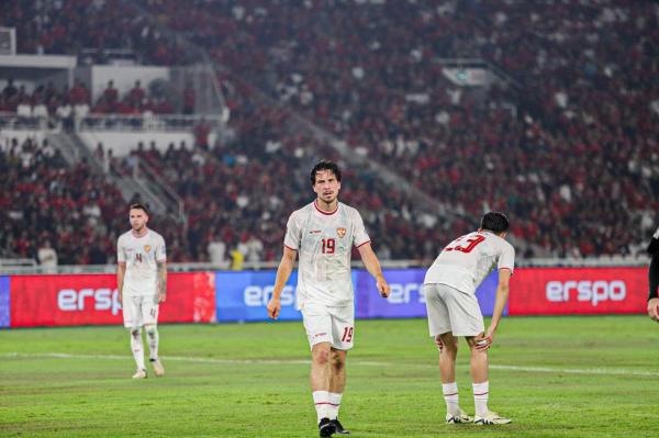  Thom Haye dinobatkan jadi pemain terbaik di laga Indonesia vs Filipina. (Foto: Ant)