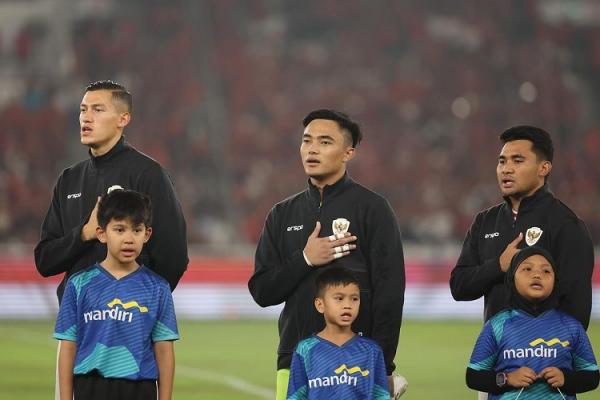 Ernando Ari Sutaryadi (tengah) lega Timnas Indonesia bisa menembus putaran ketiga Piala Dunia 2026 zona Asia. (Foto: Instagram @nandoariiiss)