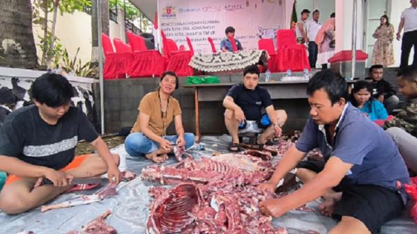 Pemuda Perindo-Kadin Jaktim Salurkan 700 Paket Kurban untuk Jaga Persatuan dan Kesatuan