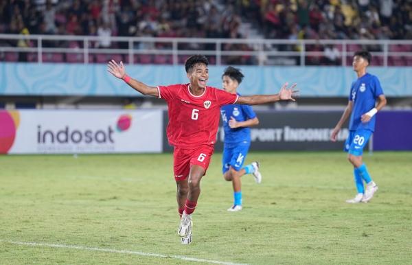 Pemain Timnas Indonesia U-16 Evandra Florasta mera Pemain Timnas Indonesia U-16 Evandra Florasta merayakan golnya ke gawang Singapura pada laga pertama Grup A Piala AFF U-16 2924 di Stadion Manahan, Solo, Jumat (21/6/2024) malam. (Foto: PSSI)