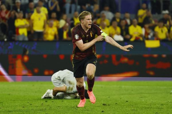 Kevin De Bruyne merayakan gol kedua Belgia atas Ru Kevin De Bruyne merayakan gol kedua Belgia atas Rumania pada matchday 2 Grup E Euro 2024 di RheinEnergieStadion, Cologne, Jerman, Minggu (23/6/2024) dini hari WIB. (Foto: REUTERS)