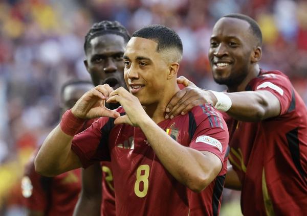 Youri Tielemans membuka keunggulan Belgia atas Rum Youri Tielemans membuka keunggulan Belgia atas Rumania pada matchday 2 Grup E Euro 2024 di RheinEnergieStadion, Cologne, Jerman, Minggu (23/6/2024) dini hari WIB. (Foto: REUTERS)
