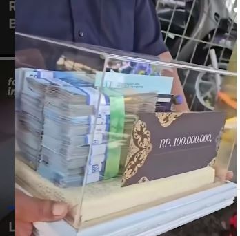 Tangkapan layar uang tunai Rp100 juta sebagai seserahan lamaran seorang pria di Kabupaten Pati. (Foto: Instagram)