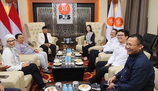 Ketua Harian DPP Partai Perindo Angela Tanoesoedibjo Bertemu Presiden ...