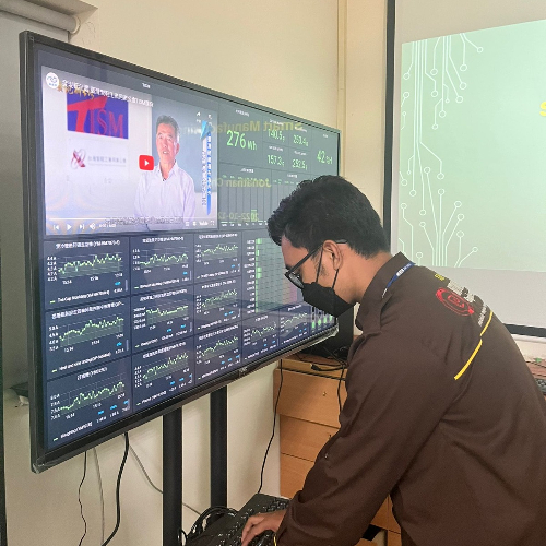 Mukhammad Jamaludin, awardee IISMA 2022 Mukhammad Jamaludin, awardee IISMA 2022 di Asia University, Taiwan. (Foto: dok Kemendikbudristek)