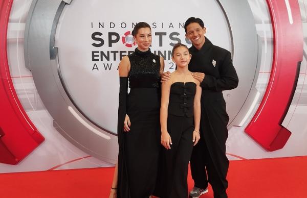 Super Elegan! Ini Potret Irfan dan Jannifer Bachdim di Red Carpet Indonesian Sports and Entertainment Awards 2024 (Foto: Ayu Utami)