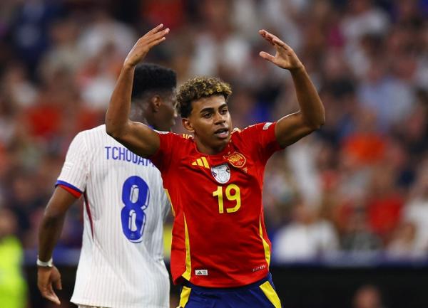 Begini Respons Lamine Yamal soal Foto Viral Dimandiin Lionel Messi