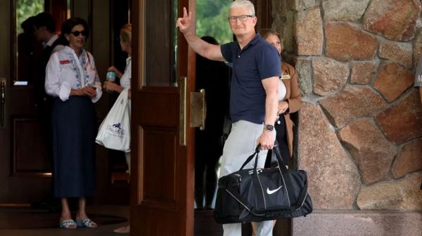 CEO Apple, Tim Cook hadir di Sun Valley, Idaho untuk mengikuti perkemahan musim panas bagi para miliarder. (Foto: Reuters)