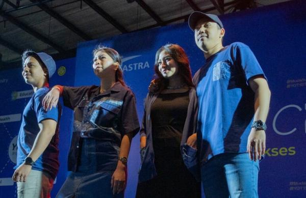 Peluncuran produk hasil kolaborasi Cenderamata Astra dan Bluesville ditandai dengan fashion show yang menjadi pembuka Special Session Young On Top National Conference (YOTNC) 2024. (Foto: dok Astra)