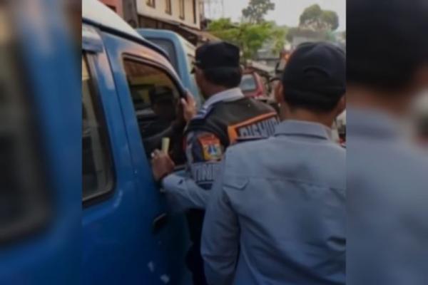 Heboh Parkir Liar Angkot di Lenteng Agung, Dishub Beri Sanksi Tilang