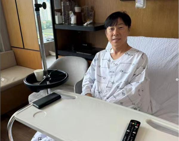 Pelatih Timnas Indonesia mengabarkan kondisi terkini usai melakukan operasi di rumah sakit. Shin Tae-yong mengaku sedang dalam masa pemulihan. (foto: Instagram/Shintaeyong777)