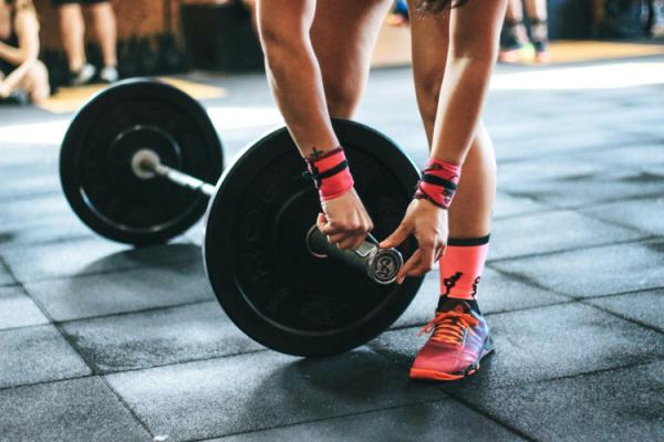 Perlengkapan olahraga gym. (Foto: Pexels)