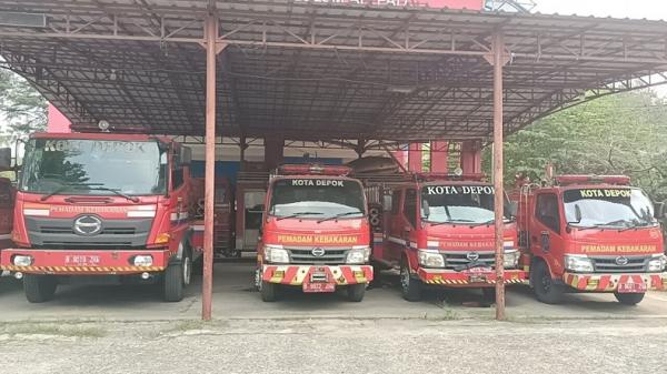 Mobil Damkar Kota Depok mengalami kendala karena kekurangan sparepart (Foto: Refi Sandi)