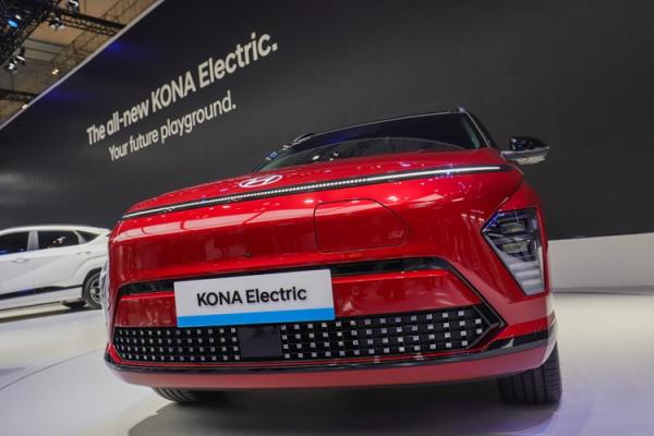 All new KONA Electric dipamerkan di GIIAS 2024 All new KONA Electric dipamerkan di GIIAS 2024, ICE BSD, Rabu (17/7/2024). (Foto: iNews Media Group/Aldhi Chandra Setiawan)
