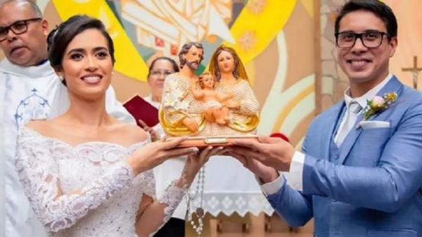 Rocker Ayres Sasaki saat menikah. Sasaki tewas tersetrum listrik usai dipeluk fans yang pakaiannya basah kuyup saat konser di  Salinopolis, Brasil. (Foto: Istimewa via The Sun)