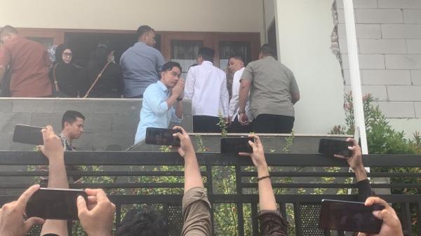 Gibran melayat Gibran melayat ke kediaman Wakil Presiden ke-9 Indonesia, Hamzah Haz. Hamzah Haz diketahui tutup usia pada Rabu (24/7/2024) (foto: MPI)