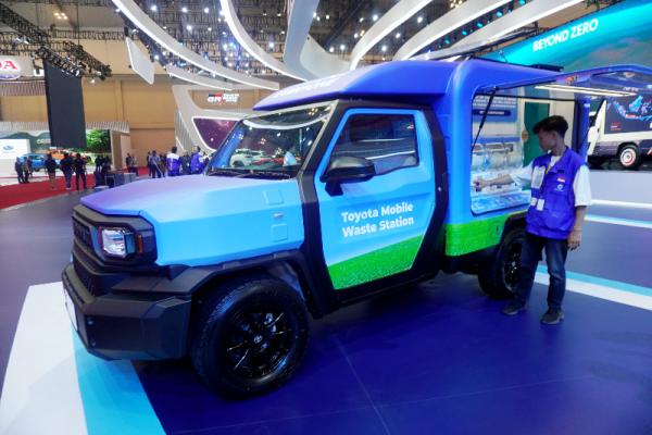 Hilux Rangga Mobile Waste Station di GIIAS Hilux Rangga Mobile Waste Station di booth Toyota GIIAS 2024. (Foto: dok Toyota)