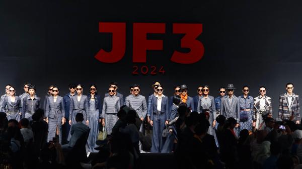 Koleksi Denim Poppy Dharsono di JF3 2024