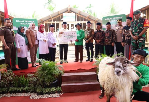 Peresmian Balai Ternak BAZNAS Peresmian Balai Ternak BAZNAS di Kelompok Tani Ternak Maju Jaya. (Foto: dok BAZNAS)