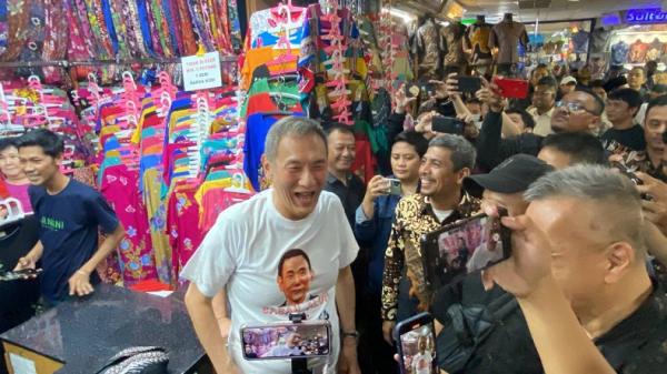 Jusuf Hamka Blusukan di Pasar Tanah Abang, Pakai Kaus Babah Alun for Jakarta