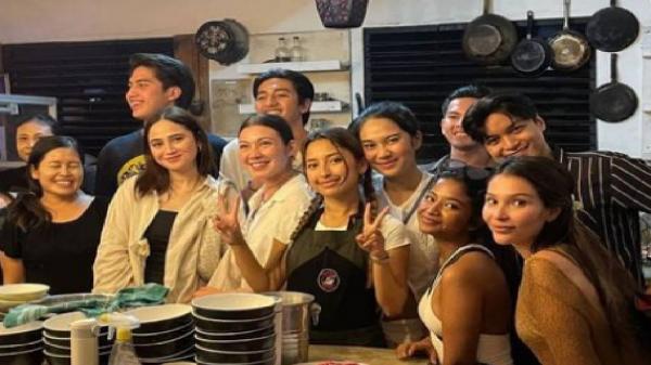 Jennifer Coppen dan sahabat di Bali Jennifer Coppen dan sahabat di Bali