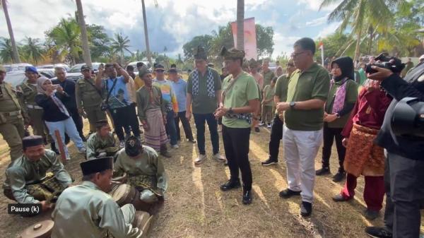 Sandiaga Uno di Desa Wisata Cemaga Tengah Natuna