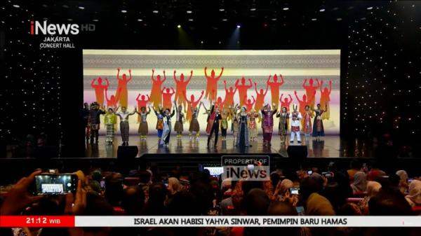 Roni Parulian Nari Tor Tor di PEMIMPIN DAERAH AWARDS 2024